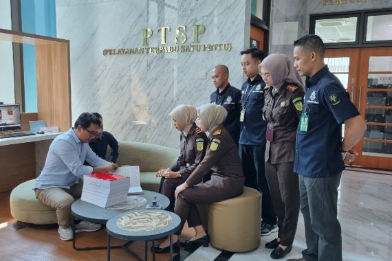 Kejati Jabar Terima Berkas Perkara Pegi Setiawan Tersangka Pembunuhan Vina, Lihat - JPNN.COM