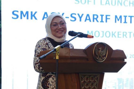 Menaker Ida Fauziyah Soft Launching SMK Asy-Syarif Mitra Industri, Begini Harapannya - JPNN.COM