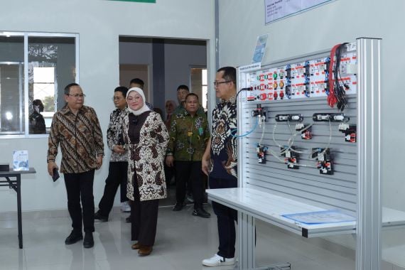Kehadiran SMK Asy-Syarif Mitra Industri Menuai Respons Positif Masyarakat Mojokerto - JPNN.COM