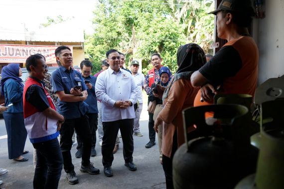 Ombudsman dan Pertamina Patra Niaga Tinjau Penyaluran LPG 3 Kilogram - JPNN.COM