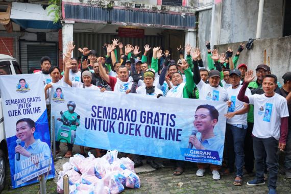 Relawan Mas Gibran Sapa Ratusan Pengemudi Ojol, Berbagi Makanan Bergizi hingga Baksos - JPNN.COM