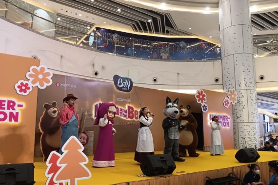 Pertama Kali di Jakarta, Masha and The Bear Hebohkan Baywalk Mall - JPNN.COM