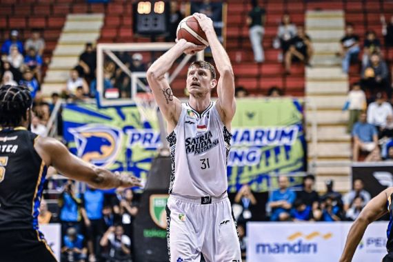 IBL 2024: Prawira Harum Bandung Kalah Tipis dari Satria Muda - JPNN.COM