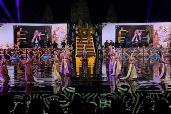 Bank Mandiri Persembahkan Gala Fashion Night dalam Kemegahan Candi Prambanan - JPNN.COM