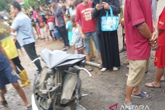 Pengendara Motor di Palembang Tewas Tertabrak Kereta Api - JPNN.COM