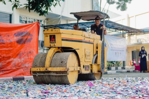 Bea Cukai Banten Musnahkan Barang Eks Penindakan Kepabeanan - JPNN.COM