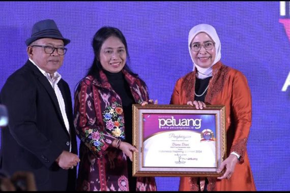 Diana Dewi Raih Penghargaan Indonesia Inspiring Women Award 2024 - JPNN.COM