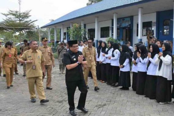 Para Mantan Guru Honorer Syukuran, Pj Bupati Singgung PPPK Part Time - JPNN.COM