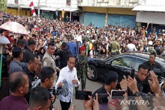 Jokowi Pantau Langsung Harga Pangan di Kota Sampit - JPNN.COM