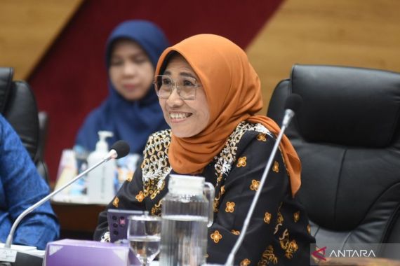 Hetifah DPR Minta Kemendikbudristek Usut Dugaan Kecurangan PPDB 2024 - JPNN.COM