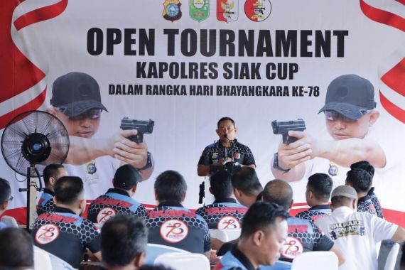 Semarak HUT ke-78 Bhayangkara, Polres Siak Menggelar Turnamen Menembak - JPNN.COM