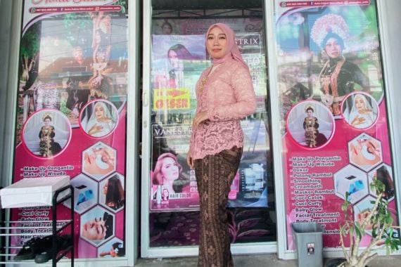 Titik Balik Nita Zahro, Single Parent yang Sukses Dirikan 2 Salon Lewat Kursus Kecantikan - JPNN.COM