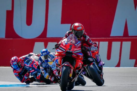 Hasil MotoGP Belanda: Pecco Sempurna, Persaingan Demi Podium Ketiga Luar Biasa - JPNN.COM