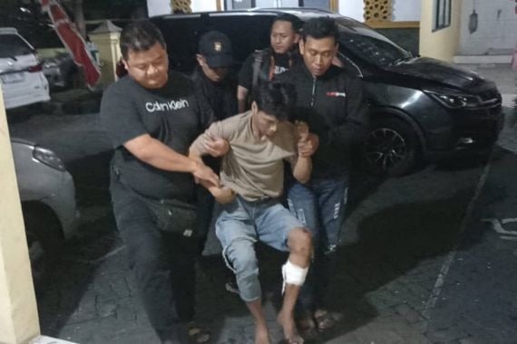 Polisi Tembak 2 Maling Motor di Surabaya - JPNN.COM