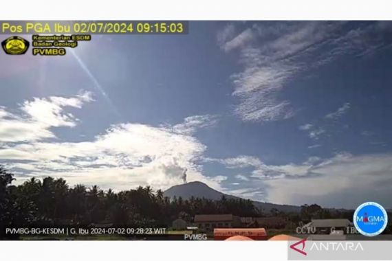 Gunung Ibu Erupsi, Muntahkan Abu Vulkanik 600 Meter - JPNN.COM
