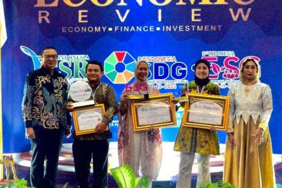Pelindo Sabet Tiga Penghargaan 'CSR-SDG-ESG Award VII-2024' - JPNN.COM