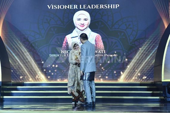 Selamat, Dirut Pertamina Nicke Widyawati Raih Penghargaan di Ajang RA Kartini Awards 2024 - JPNN.COM
