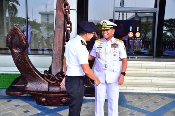 Laksamana Muhammad Ali dan KSAL Singapura Tingkatkan Kerja Sama Bilateral - JPNN.COM