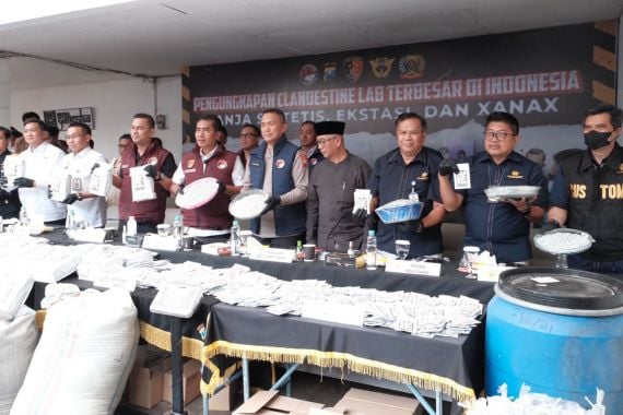 Bea Cukai & Polri Bongkar Clandestine Lab Terbesar Milik Jaringan Tiongkok di Malang - JPNN.COM