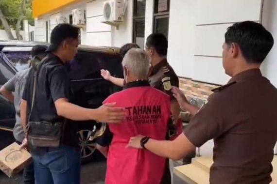 Jaksa Tetapkan Mantan Kadisbudpar Indramayu Jadi Tersangka Korupsi Air Terjun Buatan - JPNN.COM