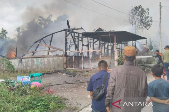 Kebakaran Melanda 4 Rumah Sewa Semipermanen di Aceh, Ini Dugaan Penyebabnya - JPNN.COM