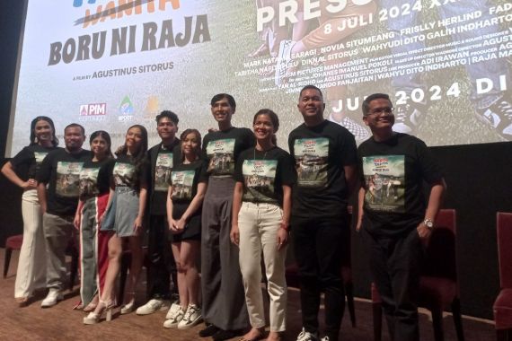 Bintangi Film 'Harta, Tahta, Boru Ni Raja', Frislly Herlind Mengaku Senang Karena Ini - JPNN.COM