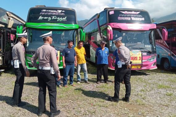 Polres Garut Razia Bus Wisatawan yang Pasang Klakson Telolet - JPNN.COM