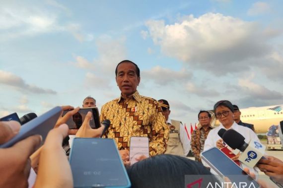 Soal Keppres Pemberhentian Hasyim Asy'ari, Presiden Jokowi: Belum Sampai di Meja Saya - JPNN.COM