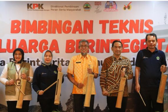 Sekda Jateng Sebut Keluarga Berperan Penting untuk Mencegah Korupsi - JPNN.COM