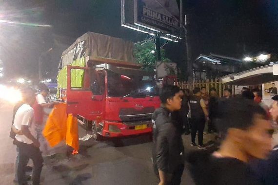 Sopir Truk Ditemukan Tewas Ketika Kendaraan Berhenti di Persimpangan - JPNN.COM