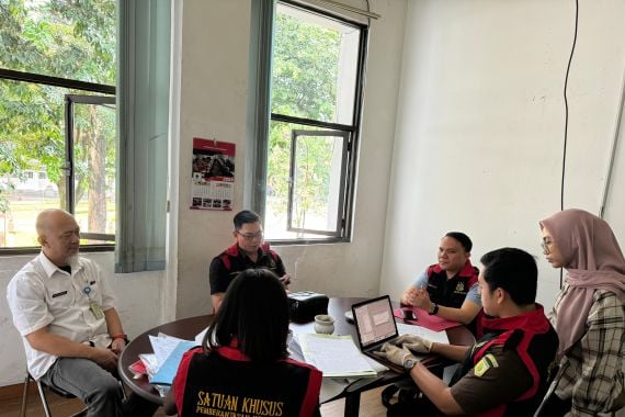Kejaksaan Geledah Kantor ULP di Balai Kota Bandung Untuk Cari Bukti Korupsi - JPNN.COM