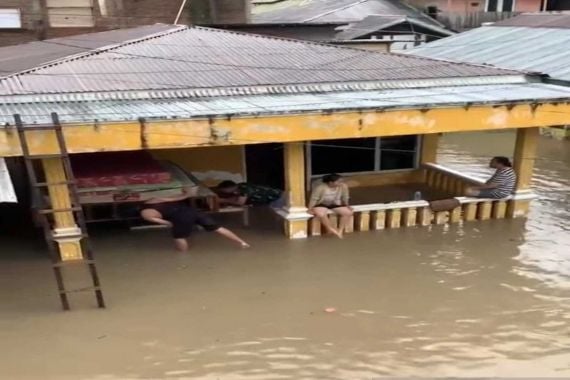 Banjir di Kota Gorontalo Kian Meluas, Rendam 6 Kecamatan - JPNN.COM