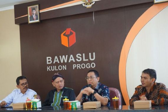 Temuan Bawaslu Kulon Progo di Pilkada 2024, Ada Pelanggaran - JPNN.COM