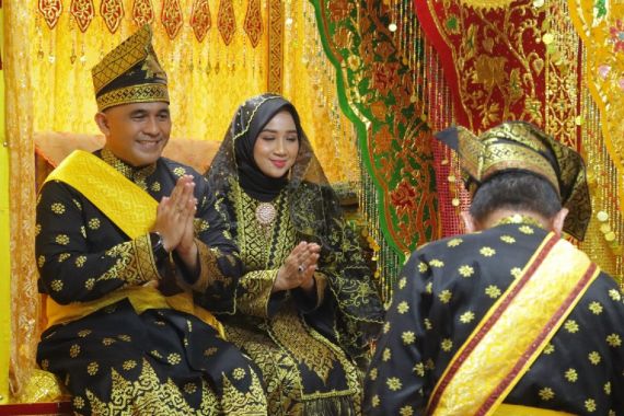 AKBP Dody Wirawijaya Dianugerahi Gelar Adat Datuk Seri Indra Bijaksana Negeri - JPNN.COM