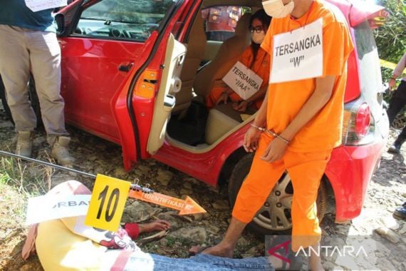 Sejoli di Sukabumi Peragakan Detik-Detik Pembunuhan Bu Lili, Sadis - JPNN.COM