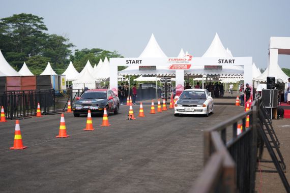 Peserta Pertamax Turbo Drag Fest 2024 Rasakan Akselerasi Mantap - JPNN.COM