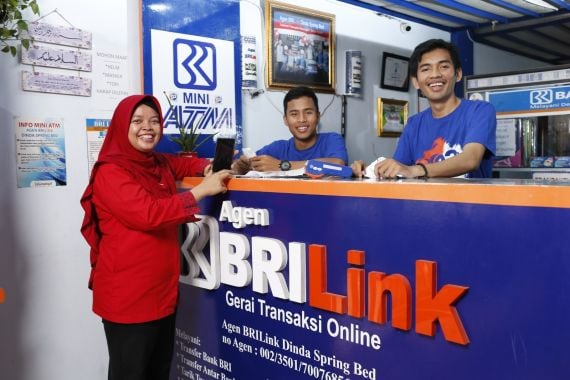 Kisah Sukses Komariah jadi Agen BRILink di Tanjung Priok, Bisa Umrahkan Keluarga - JPNN.COM