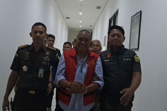 Kejati Jabar Tahan Eks Pj Bupati Bandung Barat Arsan Latif - JPNN.COM