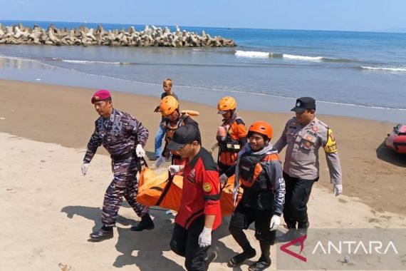 Wisatawan Tenggelam di Pantai Kapitol Ditemukan Meninggal Dunia - JPNN.COM