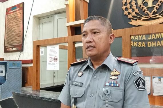Petugas Rutan Kebon Waru Bandung Temukan Senjata Api di Koper Arsan Latif - JPNN.COM