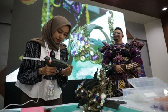 AMANAH Ajari Anak Muda Aceh Bikin Kostum Karnaval - JPNN.COM