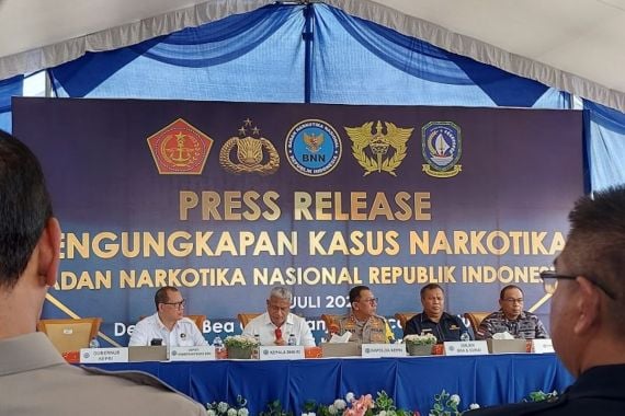 Marthinus Hukom: Kalian Jangan Main-Main dengan Penegak Hukum di Indonesia - JPNN.COM