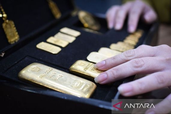 Harga Emas Antam Hari Ini Menembus Rp 1,42 Juta Per Gram - JPNN.COM