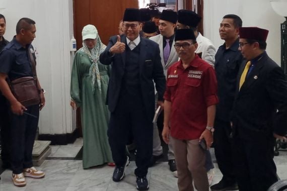 Pimpinan Ponpes Al-Zaytun Panji Gumilang Bebas Murni dari Lapas Indramayu - JPNN.COM