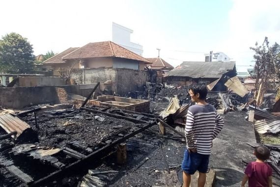 Dua Rumah dan Bedeng di Palembang Hangus Terbakar, Ini Sebabnya - JPNN.COM