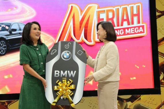 Bank Mega Serahkan Grand Prize 1 Unit Mobil BMW 520i M Sport kepada Nasabah Setia - JPNN.COM