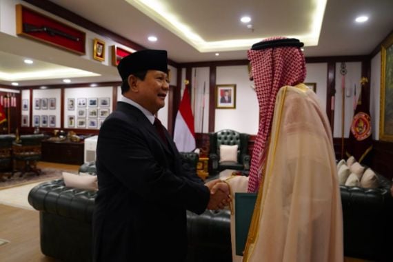 Menhan Prabowo dan Dubes Arab Saudi Membahas Penguatan Kolaborasi Pertahanan - JPNN.COM