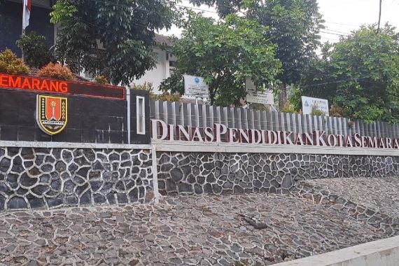 Dugaan Penyelewengan Pengadaan Mebeler, KPK Geledah Disdik Kota Semarang - JPNN.COM