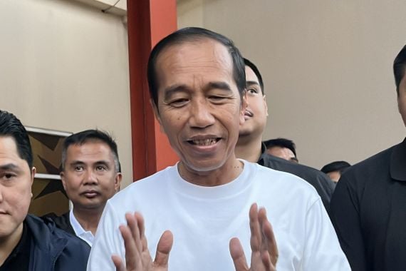 Jokowi Janji Segera Terbitkan Surpres Pengganti Hasyim Asyari - JPNN.COM