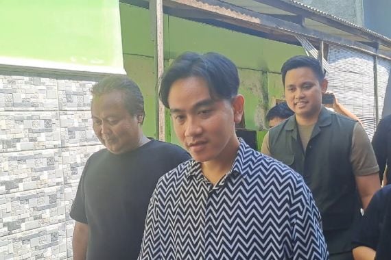 Seusai Dampingi Gibran Blusukan, Dico Ganinduto Optimistis Jadi Wali Kota Semarang 2024 - JPNN.COM